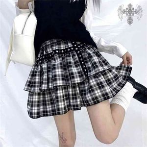 Gotisk svart och vit pläd nitar punk dubbel lager hög midja tårta kjol kort all-match halv längd 210619