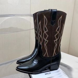 Neue Stickerei Western Cowboy Stiefel Spitzschuh Ritter Boot Frau Mittlere Waden Frauen Echtes Leder Slip Auf Chlesea Schuhe