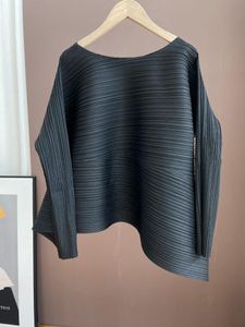 女性用Tシャツチャンプレート2024スプリング製品ソリッド不規則なミヤケプリーツファッションプラスサイズルーズカジュアルラウンドネックトップ598
