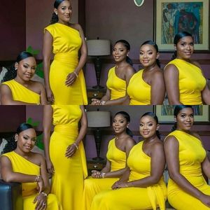 Novos vestidos de damas de honra amarelo africano baratos de uma sereia de sereia elástica Formal Plus Size Maid of Honors Vestidos de convidados de casamento