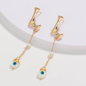 Hoop Huggie lettere Orecchini di conchiglia perle in pietra naturale Women Ear Piercing Gioielli Accessori per ragazze Decorazioni e regalo