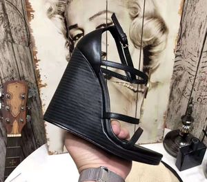 Sandały Moda Letnia Projektant Taśmy Metalowe Czarny Patent Leather High Heel Sandały Z Unikalnym List Dress Buty Duży Rozmiar 41