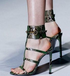 2021 Summer Women Metal Wipple Sexy Caviglie Sandali Gladiatore Sandals tallone taglio con fibbie con tacchi alti Abito da festa in pelle