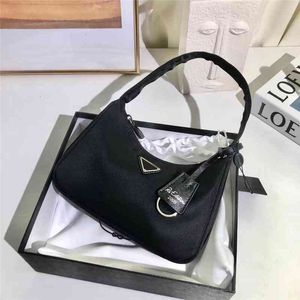 TasarımcılarLüks Tasarımcı Tote Çanta Yüksek Kalite Naylon Çanta 2021 Kadın Mini Çanta Crossbody Çanta Hobo Çantalar İki Tonlu Düz Moda Omuz Çantaları