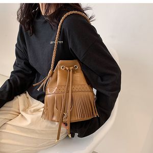 Tasarımcı-Zarif Kadın Püskül Kova Çantası Omuz Çantaları PU Deri kadın Tasarımcı Çanta Omuz Messenger Çanta