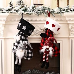 Juldekorationer Strumpor Hängande Ornament Faceless Doll Decoration Plaid Candy Snack Cookies Presentpåse Festival Dekorativa rekvisita