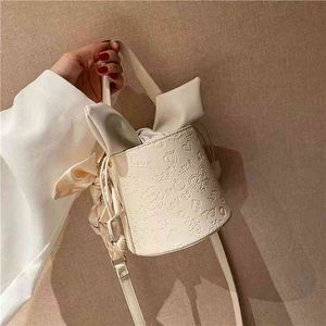 2021 Letni Luksusowy Nowy Trend Moda Net Red Cross Simple Sense Przenośna torba wiadra Andralyn Store Majong Designer S