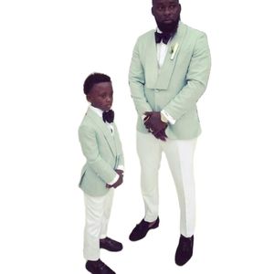 2022 Anello portatore di abbigliamento formale da ragazzo Smoking a due bottoni Abiti da sposa per bambini Party Kids Boy Set (giacca menta + pantaloni avorio)