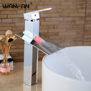 Bateria zlew łazienkowy LED Waterfall Faucet Chrome wykończenie 3 kolory Zmiana światła Mixer Water Dotknij WF-S79-310