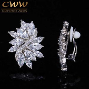 Classica forma di fiore CZ Pietre Colore argento Nessun foro forato Orecchini a clip su orecchini Gioielli per donne CZ160 210714