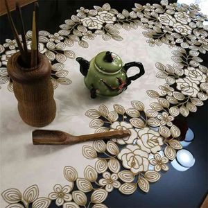 Biegacze stołowe i ściereczki Nowoczesny luksus do dekoracji wnętrz kwiatowy haft jadalnia kawa herbata Coaster 210628