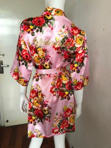 Kvinnors Sleepwear Fashion Floral Silk Bride Bridesmaid Robes Med Guldbrev Sexiga Kvinnor Kort Satin Bröllop Kimono Gör dig redo