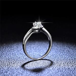 Utmärkt Cut Diamond Test Passe 0 5 karat D färg Moissanite Rose Shaped Ring 100% Real Silver 925 Jewely Teen Girls288C