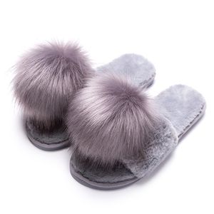 Päls pom kvinnor tofflor nya designers bär koreanska mode fluffiga glider hem anti slip tjock botten bomull damer hus skor q0523