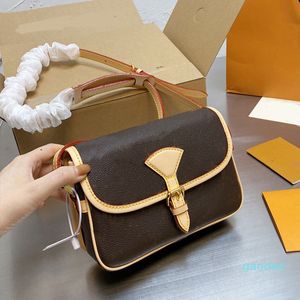 2022 Medieval Times Cross body Bag Old Flower Women Saddle Shoulder Nurse Bags Discolored Cowhide Classic Letter Pattern High Quality