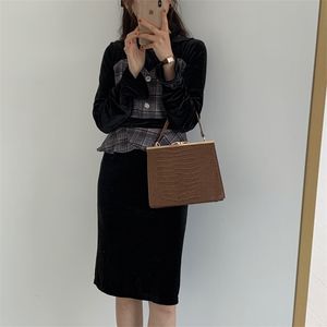 French Retro Dress Plaid Patchwork Elegant Gentle Full Sleeves All Match Female Women Velvet Streetwear 210525