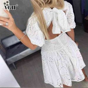 Biały Sexy Lace Up Bowknot Dress Dla Kobiet V Neck Lantern Krótki Rękaw Wysokowy Talia Backless Mini Sukienki Kobiet Moda Styl 210531