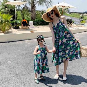 Matching Family Outfits Summer Mother Daughter Sleeveless Vestidos Mom Baby Suspender Holiday Mommy and Me Beach Tank Dress 210625