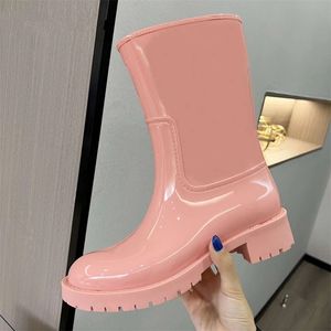 Botas de chuva de tornozelo rosa para mulheres Borracha bloco calcanhar curto espessura plataforma sola chelsea boot mulheres marca botas mujer