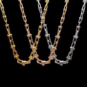Lyxig designer smycken kvinnor halsband logotyp med singel diamant hänge designer halsband elegant silver halsband och örhängen mode