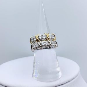 Кластерные кольца Высококачественные 11 S925 Серебряная серебряная любовь Шестнадцать каменных пересекающихся кольца.