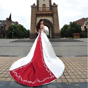 Vintage White and Red Country Suknie ślubne 2021 Haft liniowy bez ramiączek Długi pociąg Suknie ślubne Powrót Lace-Up Plus Size Bride Dress