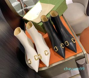 Designer Luxury Middle Tube Martin Boots Autumn Winter Women's 2021 Pointed Toe 2,5 cm Höjd singel Sexig Boot Black and White Short 1012