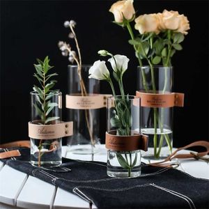 ノルディッククリエイティブガラスの花の花瓶卓上台の水耕植物花瓶レザーハンドルウォーターカップマグホーム盆栽アクセサリー211215