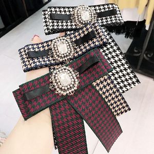 Pins, broscher mode houndstooth bow tie collar pin blomma rhinestone kristall pärlor för kvinnor kläder tillbehör tjejer skjortor bågar