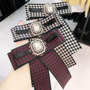 Pins, Broşlar Moda Houndstooth Papyon Yaka Pin Çiçek Rhinestone Kristal Boncuk Kadınlar Için Giyim Aksesuarları Kız Gömlek Yaylar