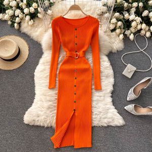 فستان سترات الخريف فساتين صلبة O-رقابة طويلة الأكمام Bodycon Midi Dress Button Deco Front Split Party Knit 2021