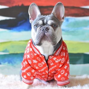 Lüks Pet Köpek Giyim Sonbahar / Kış Moda Köpek Appartsl Ceket Mektup Pirnted Sıcak Kedi Hoodies Mont Kırmızı Giysi Dış Giyim Bulldog Giysileri Satılık