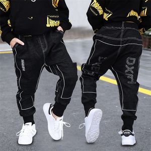 Fashion Boys Spodnie Wiosna Jesień Dżinsy Dżinsy Spodnie Bawełniane Solidne Czarne Długie Spodnie Dla Teen Boy Toddler Baby Clothing 3T 8 13Y 210306