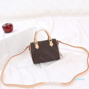 2021 bolsas de ombro Bolsa por atacado clássico retro travesseiro mudando couro um crossbody bolsa moda balde mini armazenamento horizontal