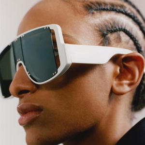 2021 Benutzerdefinierte große Sommertöne Sonnenbrille Mode Frauen Übergroße Sonnenbrille mit Süßigkeiten Farbe Lenshot Verkauf Produkte