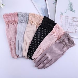 Five Fingers Gloves 1 Pairs Anti-UV Thin Lace Bow Wave Point Sunscreen Driving Touch Screen Black Mittens Women