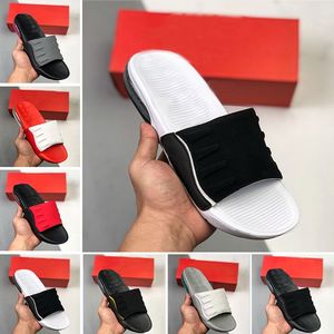 98S Erkek Kadın Terlik Moda Slaytları Üçlü Siyah Beyaz Gri Dış Slayt Slayt Bayanlar Düz Flip Flops Beach Hotel Terlik Platformu Sandaletler 36-45 Sport Scuffs