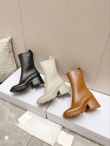 Botas de chuva da mulher de salto baixo PVC Botas de moda clássica estilo zíper para facilitar e desligar