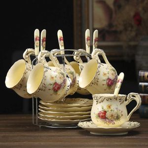 European Vintage High-Grade Bone China Ivory Coffee Tea Cup Set British Afternoon Teware med Skedhylla