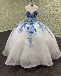 2021輝く白いQuinceaneraのドレス青い花のアップリケのビーズレースアップコルセットトップスウィート15 16ドレスPageant Gowns Vestidos DE 15 16AñosXV