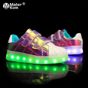 Taglia 25-37 Scarpe LED per bambini per ragazze dei ragazzi Caricatore USB Sneaker luminosa luminosa con suola luminosa Scarpe illuminate Krasovki 210308