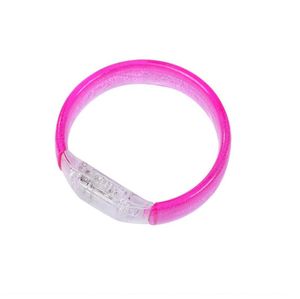 Il braccialetto lampeggiante LED multicolore di moda illumina il braccialetto acrilico per il regalo di ballo caldo di Halloween Chiristmas del bar della festa