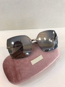 新しい人気のあるメンズ保護サングラス女性卸売052シンプルな屋外夏のファッションUV400男性眼鏡付きC LSKNL