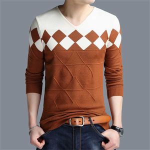 2020 Nowy sweter męski Jesień Zima Mężczyzna Moda Casual Slim V-Neck Sweter Sweter Koszula Marka Odzież Y0907
