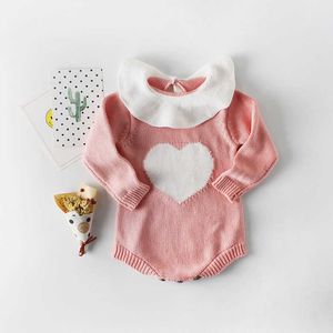 Baby Girl Bodysuits Love Heart長袖幼児ジャンプスーツ春ニットセーター生まれたボディースーツ幼児の赤ちゃんガール服210713