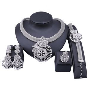 Luksusowe 4 SZTUK Crystal Bridal Wedding Bankiet Kwiat Biżuteria Zestaw Dubaj Srebrny Kolor Kobiety Party Kostium Akcesoria