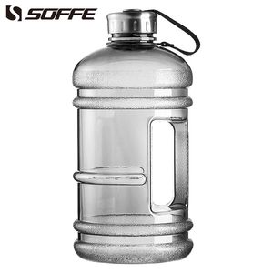 Soffe 2.2l stor capcity 1/2 gallon vattenflaska bpa gratis shaker protein plast sportflaskor handgrip gym fitness kettle 211122