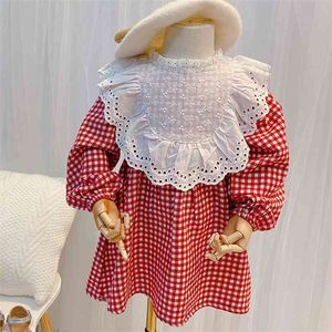 Mädchenkleider Kinderkleidung Herbststil Baby Kinder Mädchen Retro Sanfte Hohle Blumenohren Eine Version Plaid Kleid 210625