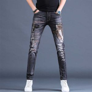 Snygga högkvalitativa mens elastiska tvättade denim tryckta jeans, ljus lyxiga slim-fit casual jeans, unga pojkar måste; 211011