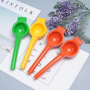 Press Manuell Handtag Juice Squeezer Fruktverktyg Mini Aluminium Alloy Orange Citrus Juicer Granatäpple Citron Squeezers Kök Tillbehör JY0676